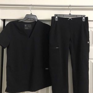Figs Scrubs XS Top & XS Petite Bottom.